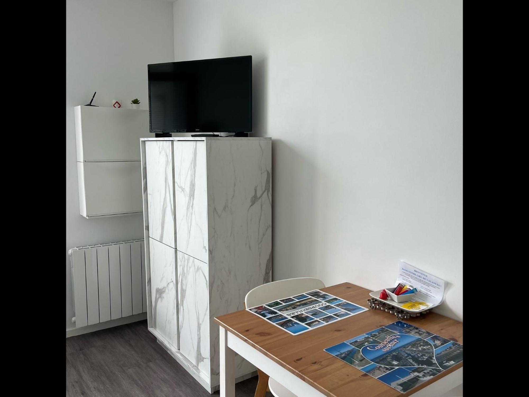 Le Petit Normand - Studio Avec Jardin A 500 M De La Plage Courseulles-sur-Mer Zewnętrze zdjęcie